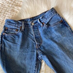 Levi’s 501 mid rise straight leg